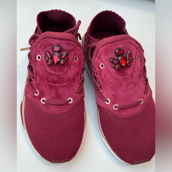 Puma Tsugi Netfit Evoknit Red Running with Jewels! 7.5 - Picture 1 of 9